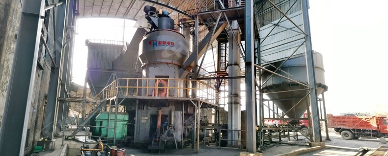 煅燒石油焦某企業(yè)時(shí)產(chǎn)18噸低硫煅燒石油粉生產(chǎn)線(xiàn) HLM26/3立式石油焦粗碎超細(xì)磨系統(tǒng)