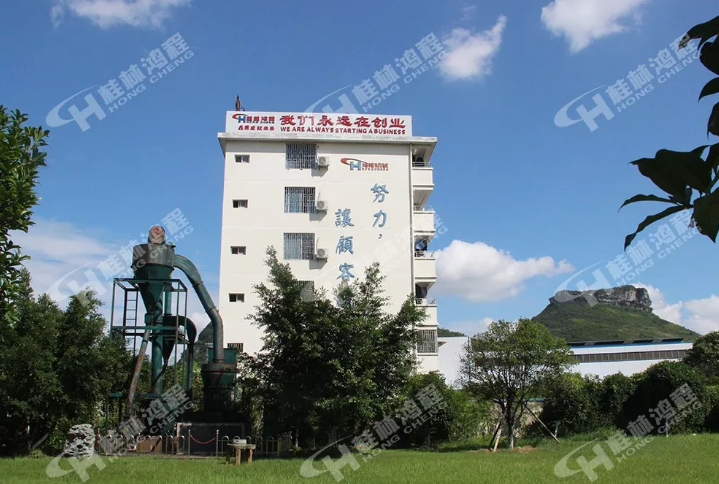 時產(chǎn)15噸立式輥磨機(jī)雷蒙機(jī)多少錢？請到鴻程立式輥磨機(jī)雷蒙機(jī)生產(chǎn)基地直接面談