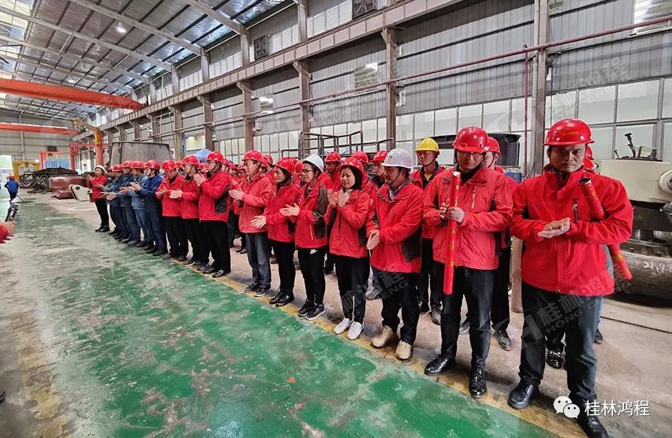 里程碑！桂林鴻程自主研發(fā)HC3000全球大型雷蒙磨正式投入市場(chǎng)！