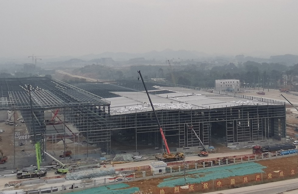 桂林鴻程礦山投資兩江寶山工程進度，2022年1月4日桂林鴻程礦山機械寶山工業(yè)園車間封頂大吉。